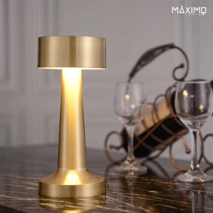 La Lámpara de Mesa LED SQUARI Portátil es la elección ideal para una iluminación decorativa y funcional